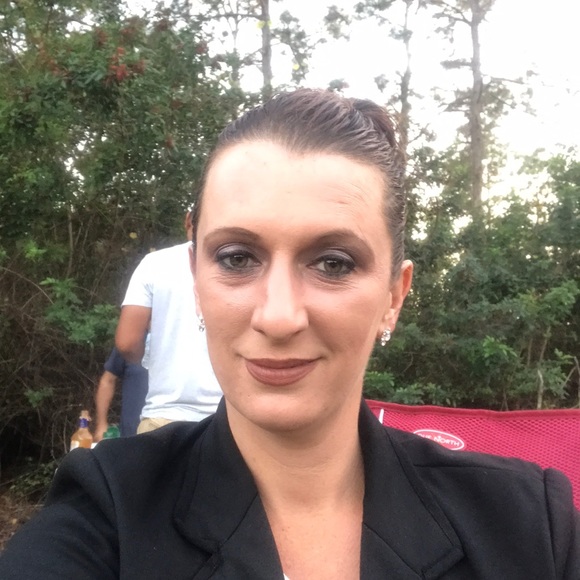 Meet your Posher, Brandy - Picture 1 of 2